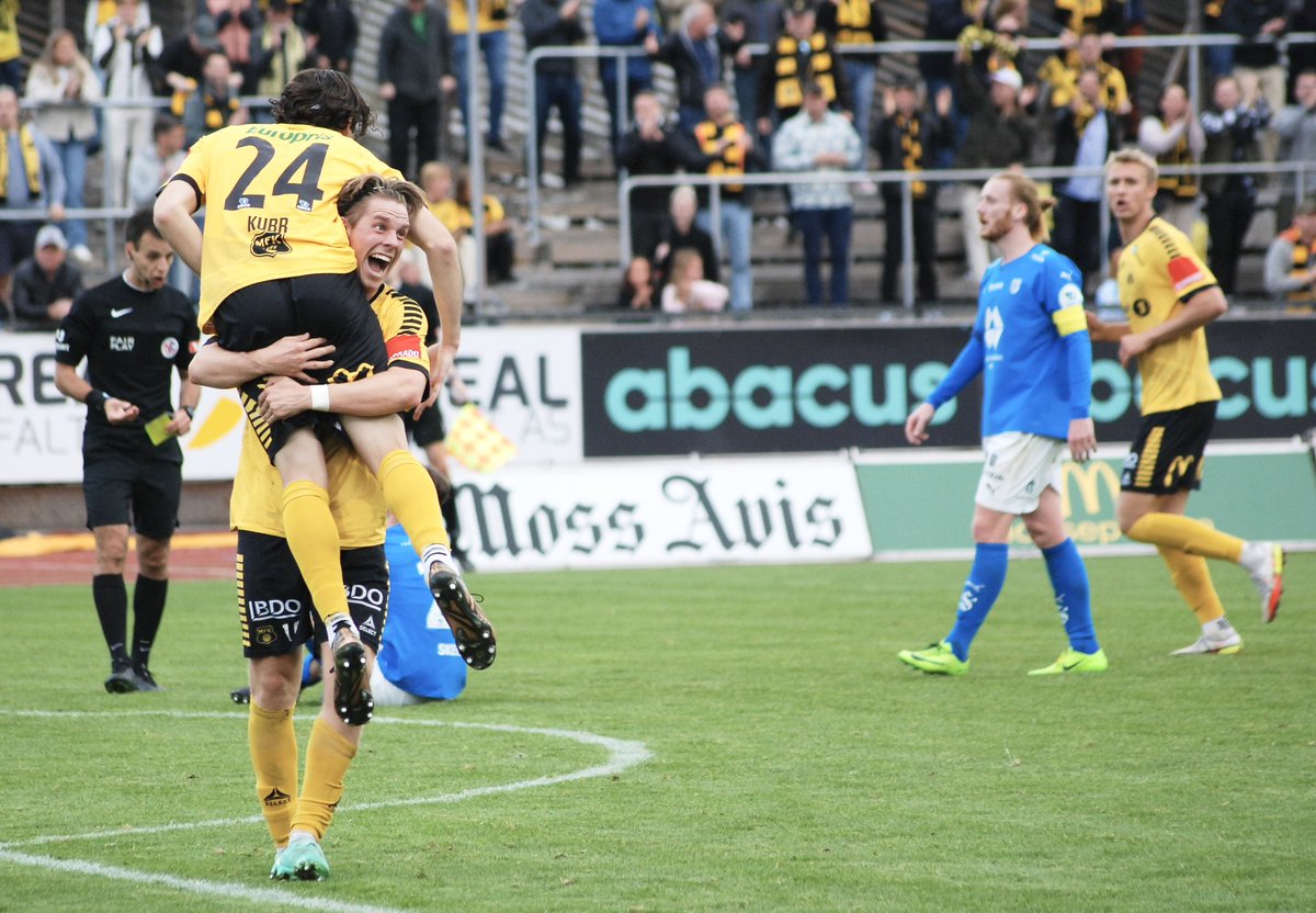 AlvinHolm3's tweet photo. Deilige jubelscener 💛⚽️🖤 
📸 Holm Photographer 📸 https://t.co/UTGlHAJme2