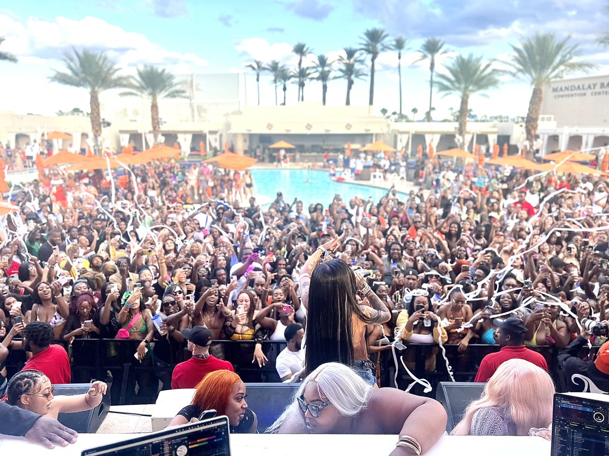 Ended the 2023 pool season with a bang - Big Glo <a href="/GloTheofficial/">GloRilla 🦍</a>