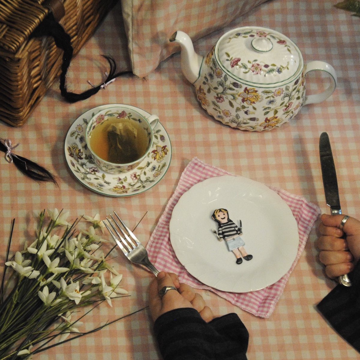 Fresh from touring with Far Caspian, the amazing SOMOH has just announced her brand new single ‘Man’ arrives October 11th via Tiny Library Records ☕️🫖🍽️

Head to the link below to pre-save now!

music.somohbutinallcaps.com/man