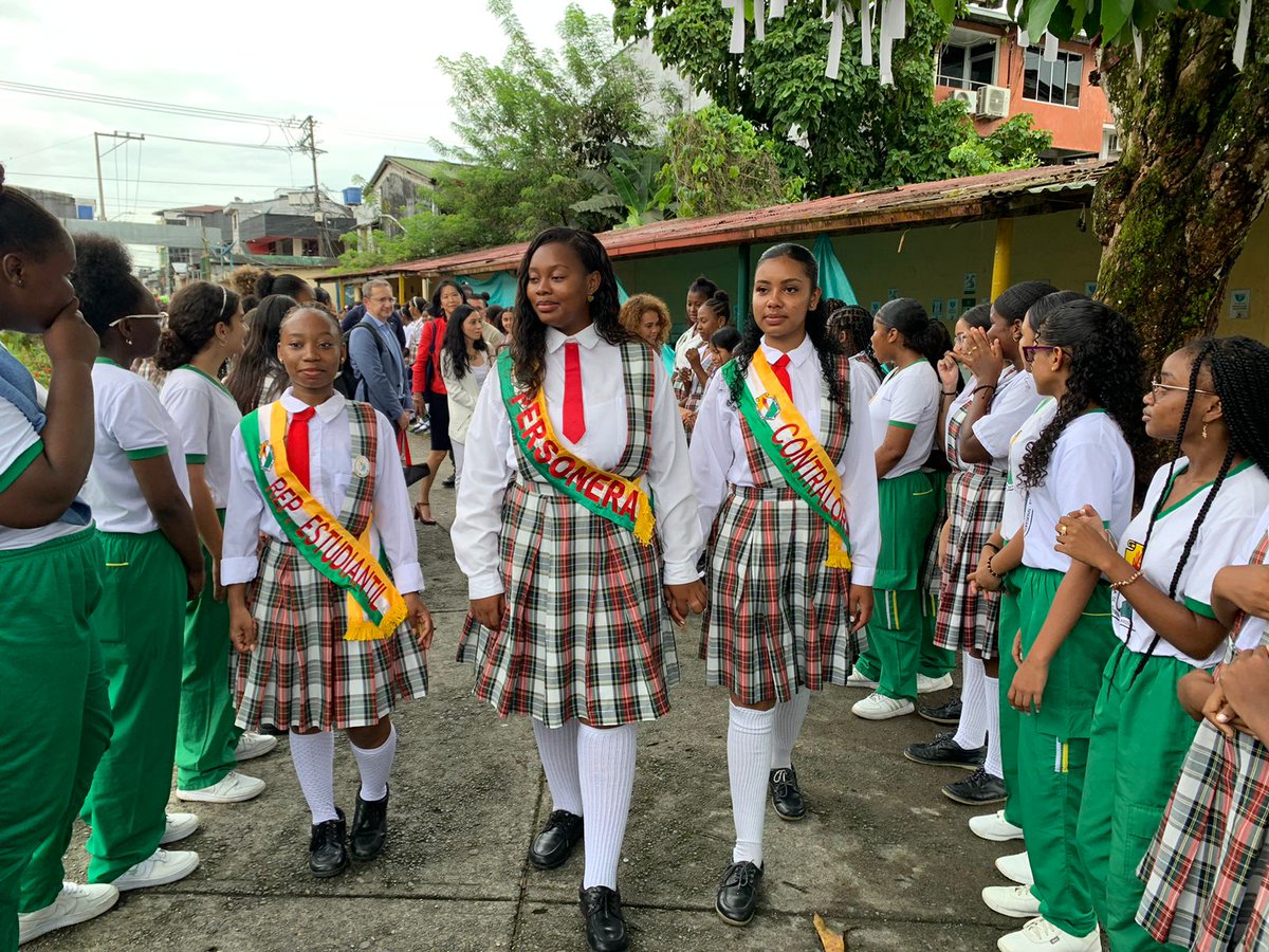 #AEstaHora llega la ministra @YeseniaOlayaR a #Quibdó, 📍Chocó, para acompañar el inicio de la 'Semana de #FranciaEnColombia' 🇫🇷🤝🇨🇴
Junto al embajador @Dore_Fr, empieza agenda con la comunidad educativa y autoridades locales, se visitará la @UTCH_ y su centro de investigación.