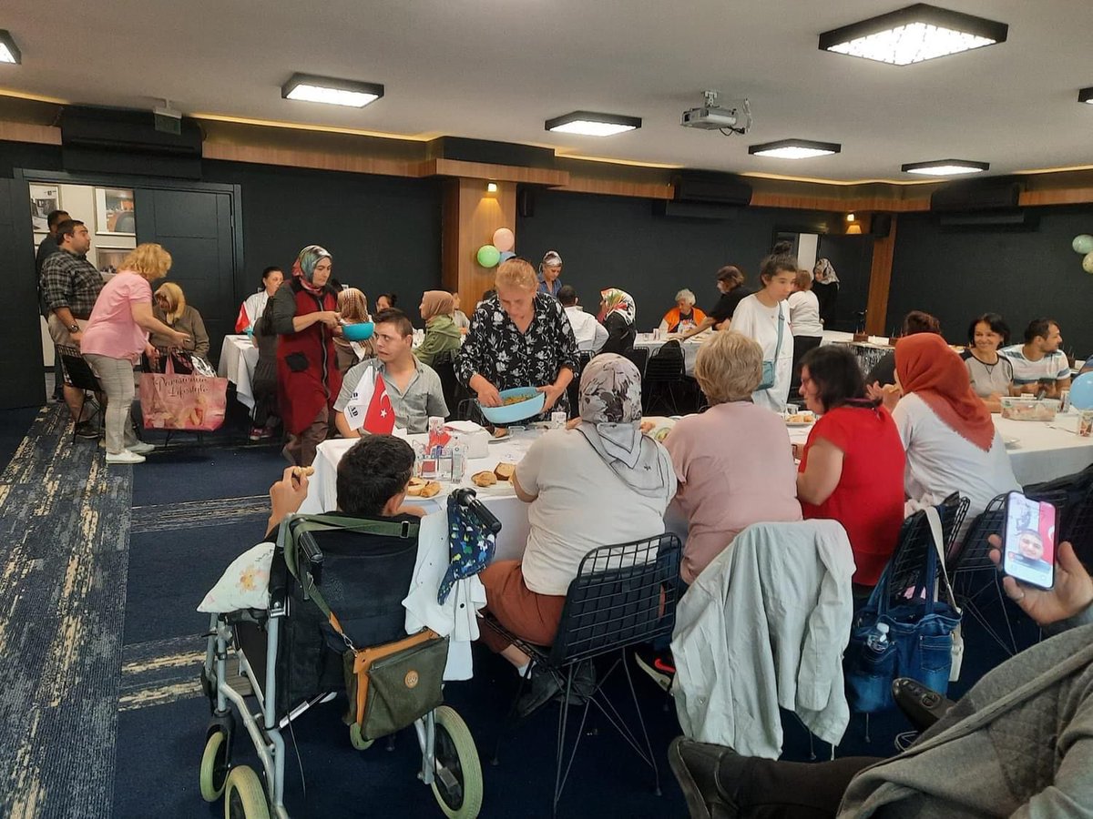 MASİAD tarafından düzenlenen özel bireylerin doğum günü kutlamaları bu ay da MASİAD merkezinde gerçekleşti.  Y.K. Başkanımız Muhammet Çavuşoğlu’nun  üstün çabaları ve gayreti ile düzenlenen ve geleneksel hale gelen etkinlikte  bu ay yaklaşık 40 özel bireyin doğum gününü kutladık.