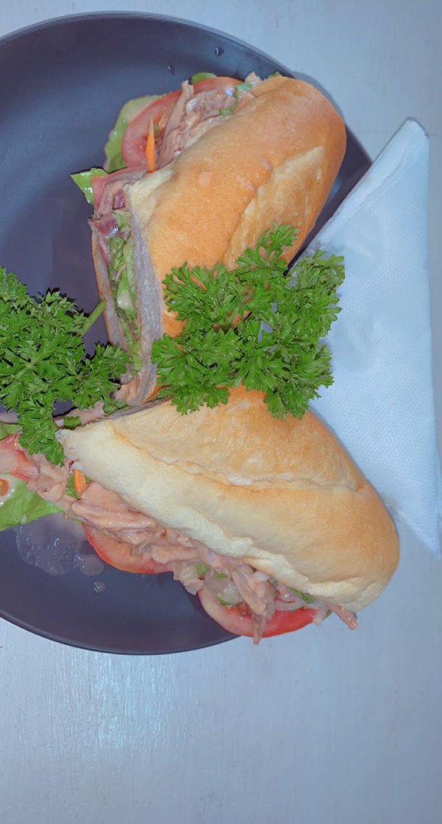 kwaBitwi's tweet photo. 🥪 Le sandwich au lapin, tu l'as déjà essayé ? Non...
🥹 Essayez au plus vite la recette du Chef #Bitwi 👨🏿🍳
📞 Pour les commandes : (+257) 62 622 000
📸🎥 @MaiteeNiteka
#Burundi #foodlover https://t.co/VFXeOIt9NC