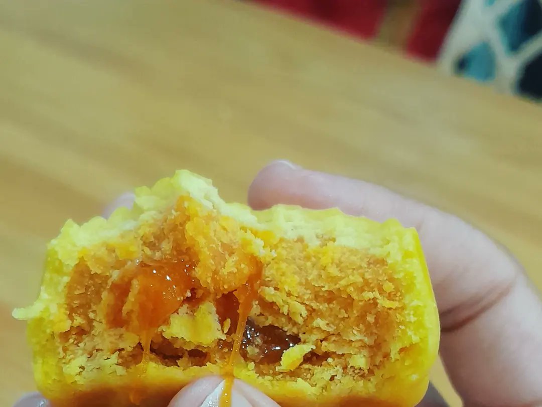 sushipenguin_'s tweet image. Always wanted to get hold of one of these #mooncake #crates and I finally have! Worth it and soooo good!