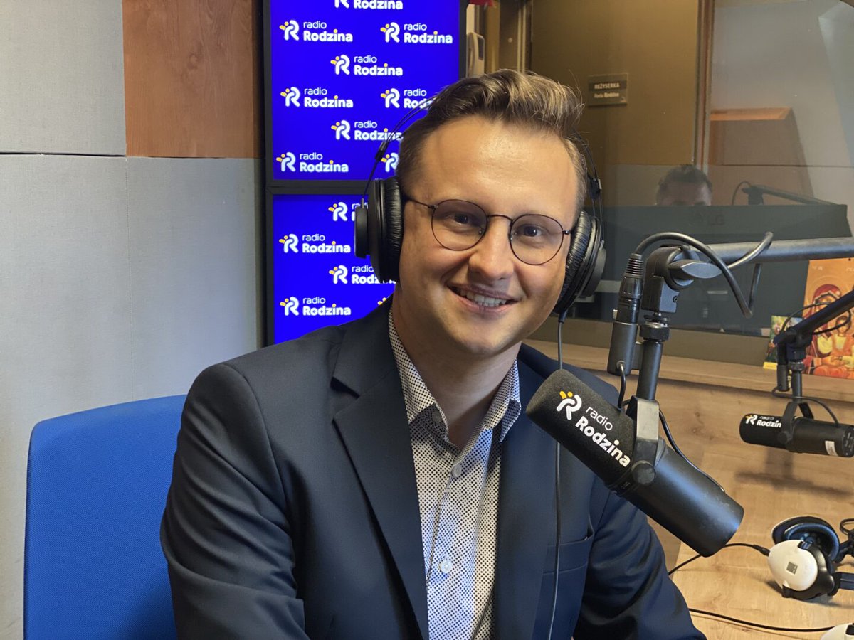 Zachęcam Was do wysłuchania najnowszego odcinka audycji "Oblicza Wrocławia", emitowanej na falach <a href="/RadioRodzina/">Radio Rodzina</a>, w trakcie której przedstawiłem najważniejsze projekty realizowane przez <a href="/FPPokolen/">Fundacja Przyszłość Pokoleń</a>  na rzecz seniorów.
Link do audycji: radiorodzina.pl/audycje/fundac…