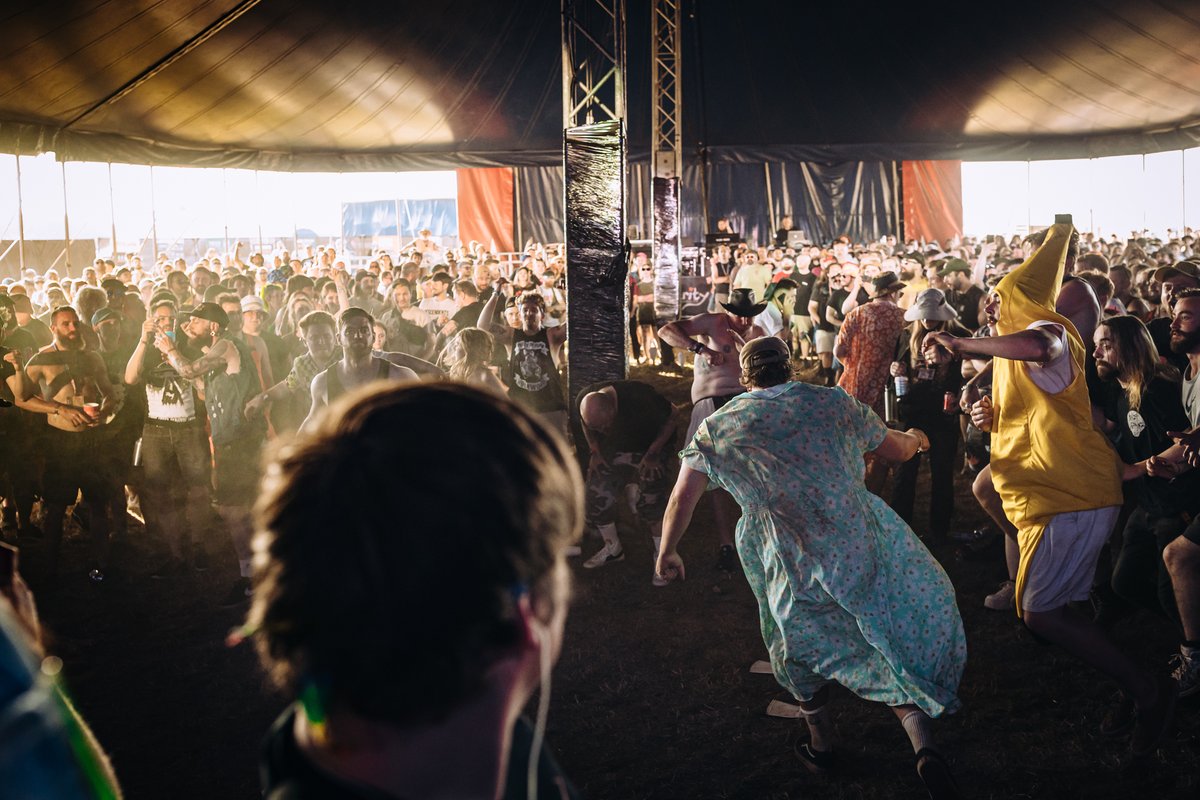 2000trees's tweet photo. 🚨 Your first headliner for 2000trees 2024 is being revealed TOMORROW MORNING🚨

It's almost here - scoop your tickets from https://t.co/SzfluNJhFb and get ready for 10am!!

📸 @snaprockandpop https://t.co/L9N5NBOo0d