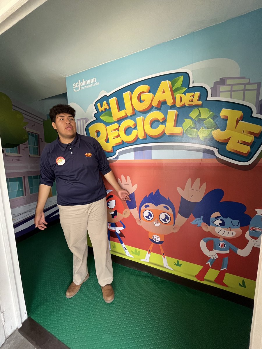 nogalesphoto's tweet photo. SC Johnson anuncia la apertura de su taller interactivo “La Liga del Reciclaje” en Granjas Las Americas @SCJohnson @GranjaMex #LaLigadelReciclaje https://t.co/O2rEn7Mea7