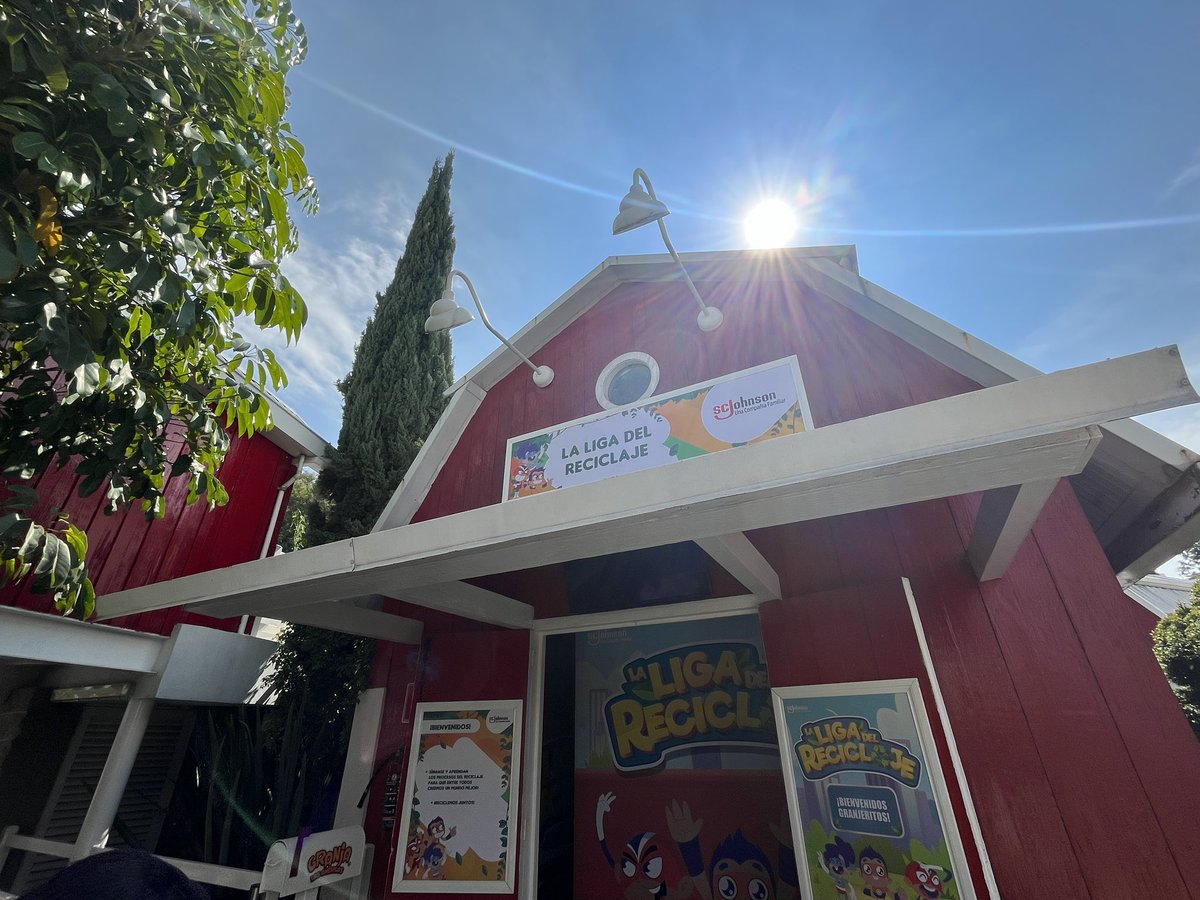 nogalesphoto's tweet photo. SC Johnson anuncia la apertura de su taller interactivo “La Liga del Reciclaje” en Granjas Las Americas @SCJohnson @GranjaMex #LaLigadelReciclaje https://t.co/O2rEn7Mea7