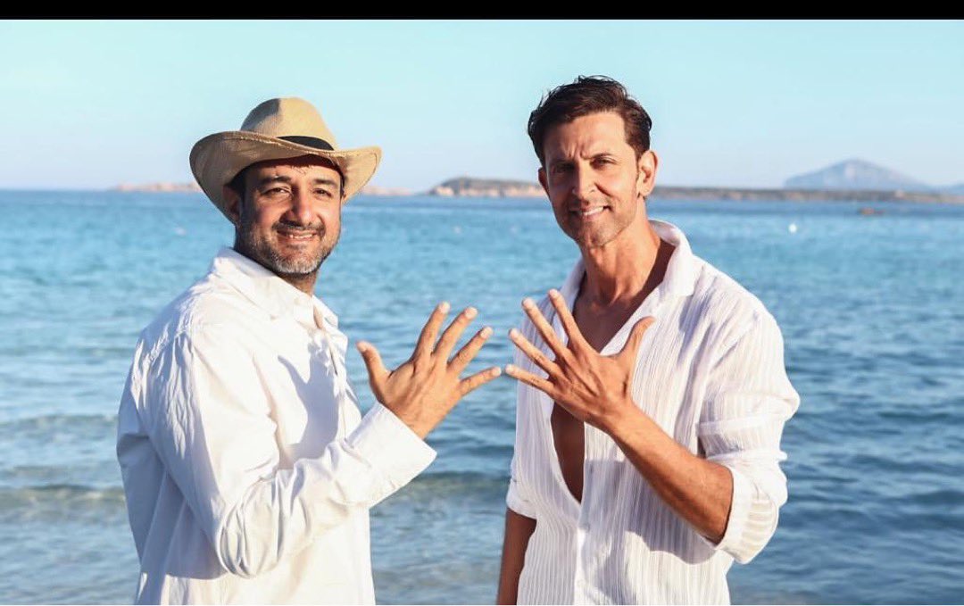 iHrithik's tweet image. Here's to 10 years of our creative collaborations, yaara! Today marks 9 years since ‘Bang Bang’ released, 4 since ‘War’ released and our ‘Fighter’ is on the horizon. Started off shooting with a bang on the rooftops of Shimla, and now we're set to soar the blue skies. 

May we…