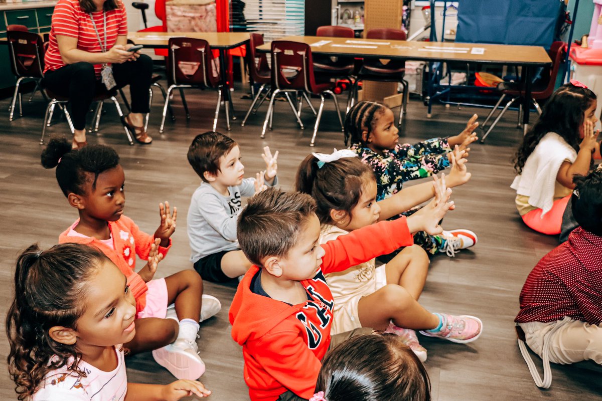 GCSS_GEA's tweet photo. Gainesvilles City School’s Board Member Mr. Sammy Smith read to our Pre-K classes this morning for Georgia Pre-K week! https://t.co/4TGJVpxj8y