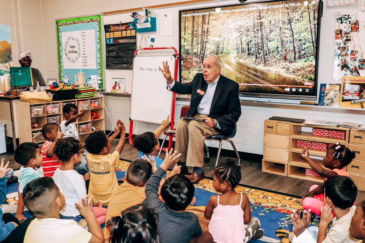 GCSS_GEA's tweet photo. Gainesvilles City School’s Board Member Mr. Sammy Smith read to our Pre-K classes this morning for Georgia Pre-K week! https://t.co/4TGJVpxj8y