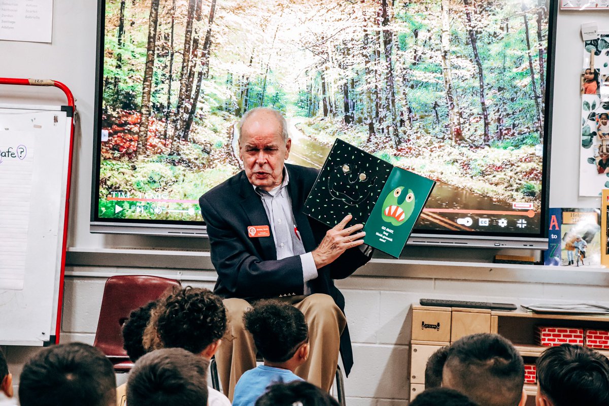 GCSS_GEA's tweet photo. Gainesvilles City School’s Board Member Mr. Sammy Smith read to our Pre-K classes this morning for Georgia Pre-K week! https://t.co/4TGJVpxj8y