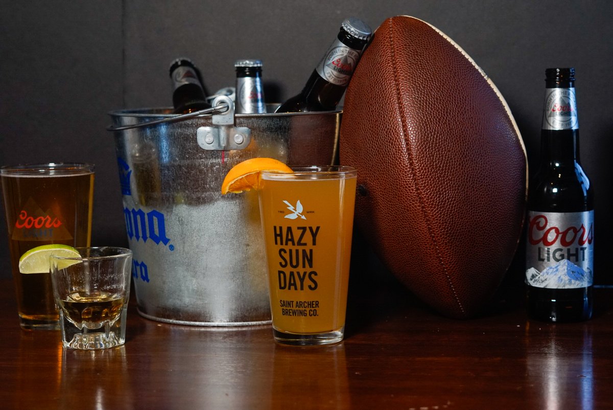 LuckysLoungeNV's tweet photo. Field goals and full glasses – that's how we roll on football nights. 🏈 https://t.co/9uT6Ihe2IE