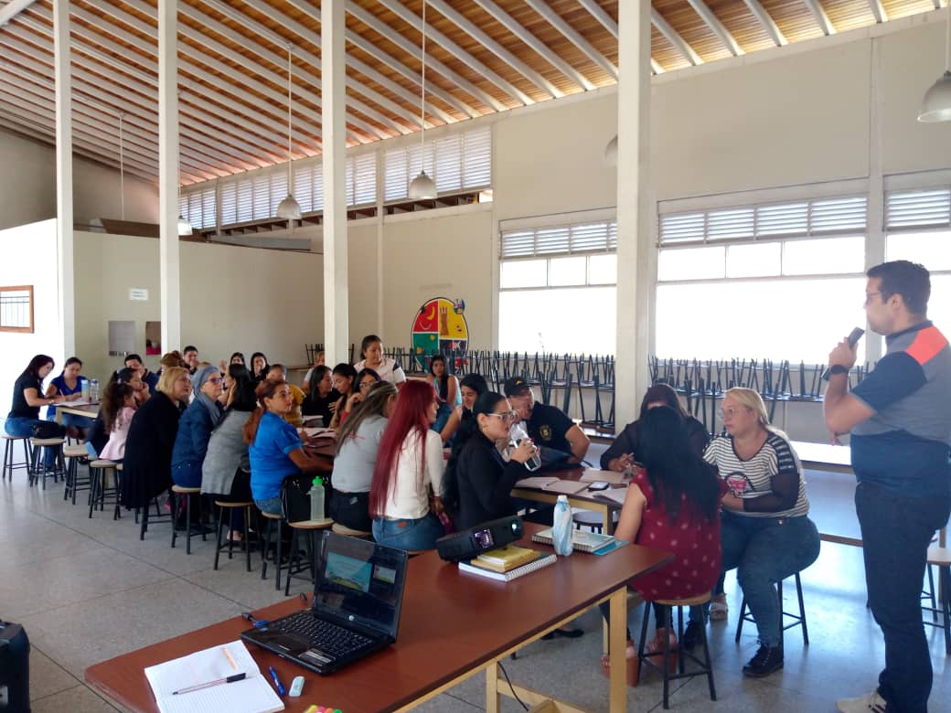 Formaciones realizadas para coordinadores de Formación Docente, Nivel Inicial, Primaria y Media en  planificación y Evaluación, énfasis curriculares y Cartografía  <a href="/CDCETachira/">CDCE Táchira</a> <a href="/Berzabethg1/">Berzabethgandicaoficial</a> <a href="/cdceayacucho/">CDCE Municipio Ayacucho</a> @MPPEDUCACION <a href="/profeFormacion/">INVESTIGACIÓN Y FORMACIÓN</a> <a href="/_LaAvanzadora/">Yelitze Santaella</a>