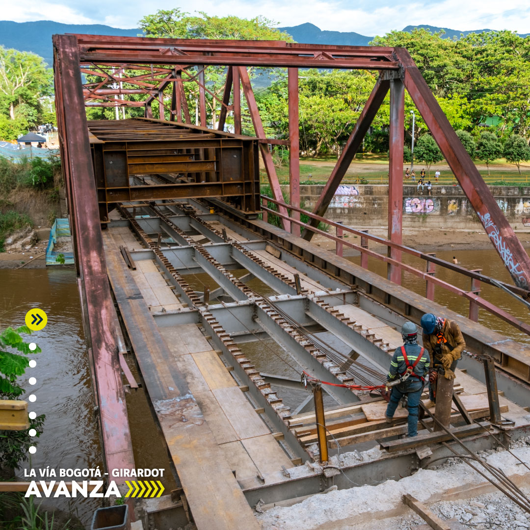 ViaSumapaz's tweet photo. Luego de meses de arduo trabajo, podemos decir: ¡lo logramos!💪construimos el nuevo puente Tolemaida con mejores especificaciones técnicas y de seguridad a disposición de los viajeros y habitantes de Melgar📍.

Nos complace anunciar que a partir de hoy, habilitaremos el paso por la estructura🚘.

Esta obra traerá importantes beneficios para el municipio, entre tantos, la mejora en la movilidad, la reducción de incidentes viales, el fortalecimiento del turismo y muchos más👏.

Desliza👉👈 y conoce cómo fue el progreso de estos trabajos.

Para mayor información acerca de la nueva estructura, lee nuestro comunicado📲: https://t.co/HOLBIZ0Igr

-
#VÍABOGOTÁGIRARDOT #ProyectoTercerCarril #PuenteTolemaida #Melgar #ObrasEnMelgar #AvenceDeObra #AperturaDelPuente #Movilidad #Seguridad #VINCIConcessions #VINCIHighways