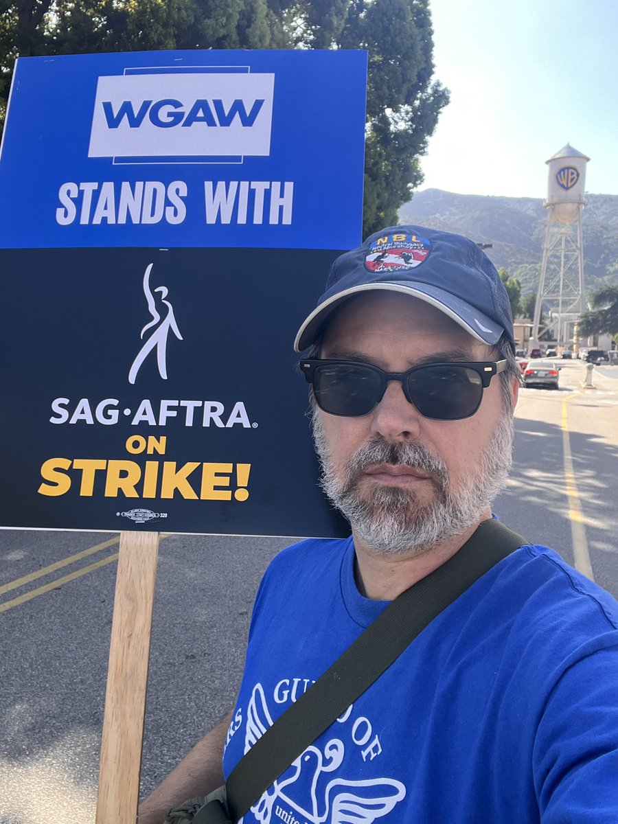 New sign. Same fight. You were with us from the beginning, @SAGAFTRA. We’ll be with you to the end. Give ‘em hell. #SAGAFTRAStrong #WGAStrong #1u