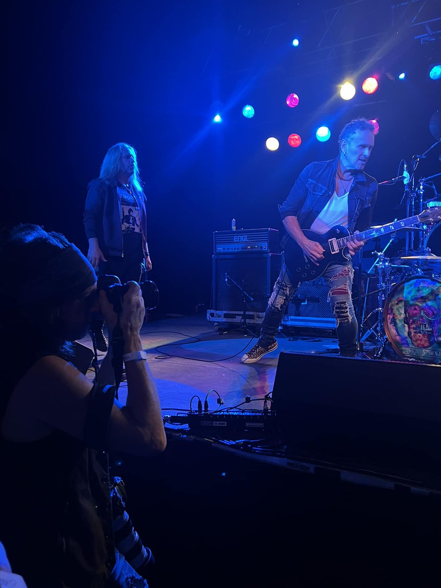 It was so cool to see <a href="/markweissguy/">Mark Weiss</a> shoot <a href="/lastinline/">Last In Line</a> at the Starland Ballroom last week. It was also a pleasure to meet him after the show. I used to devour rock magazines as a teen and loved seeing all his cool photos! #viviancampbell #andrewfreeman #markweiss #lastinline
