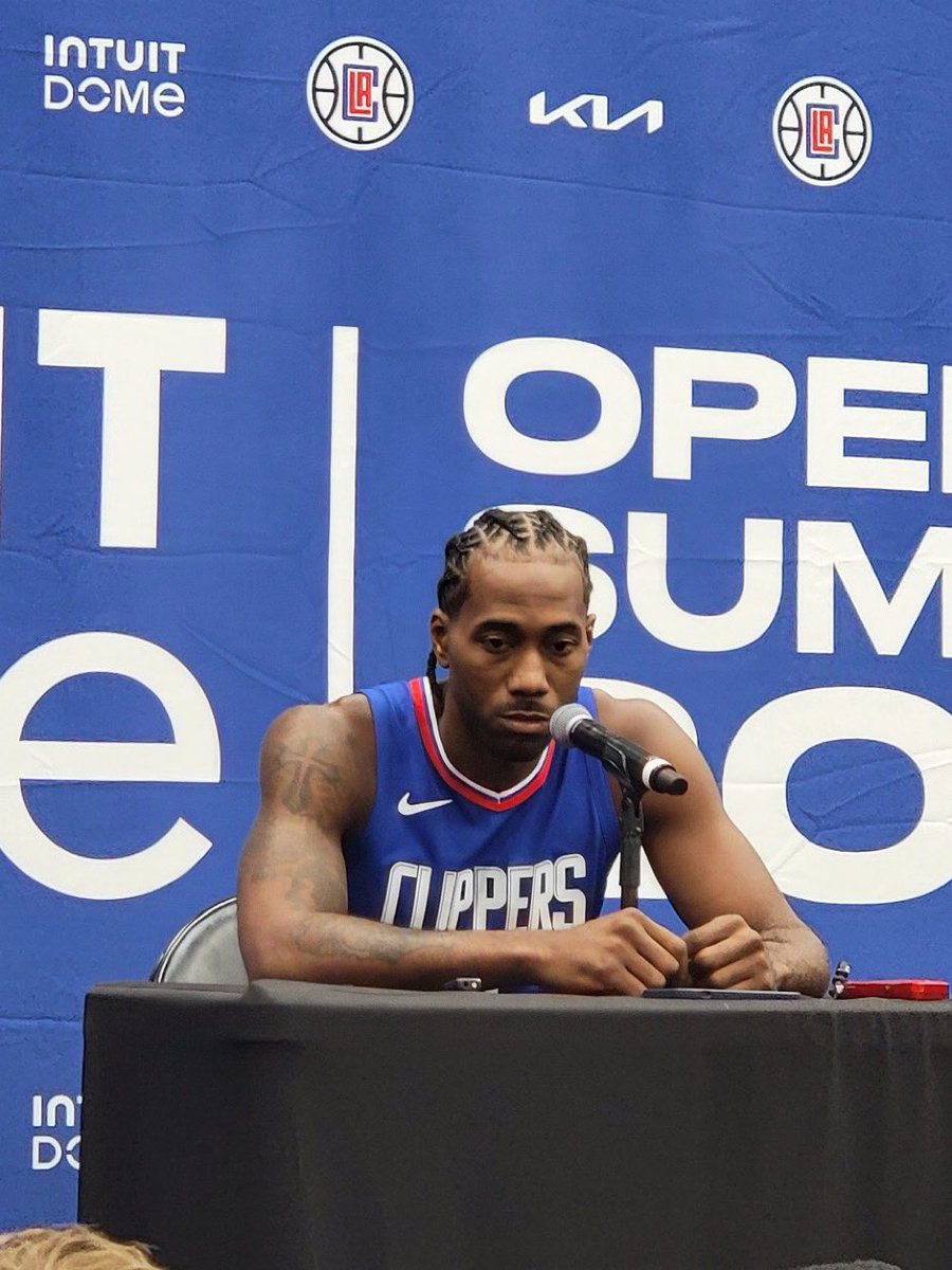 LaGonfleOrange's tweet photo. 🚨[THREAD]

LES DIFFÉRENTES EXPRESSIONS FACIALES DE KAWHI LEONARD EN FONCTION DE SON HUMEUR : https://t.co/R8ovUB3wYh