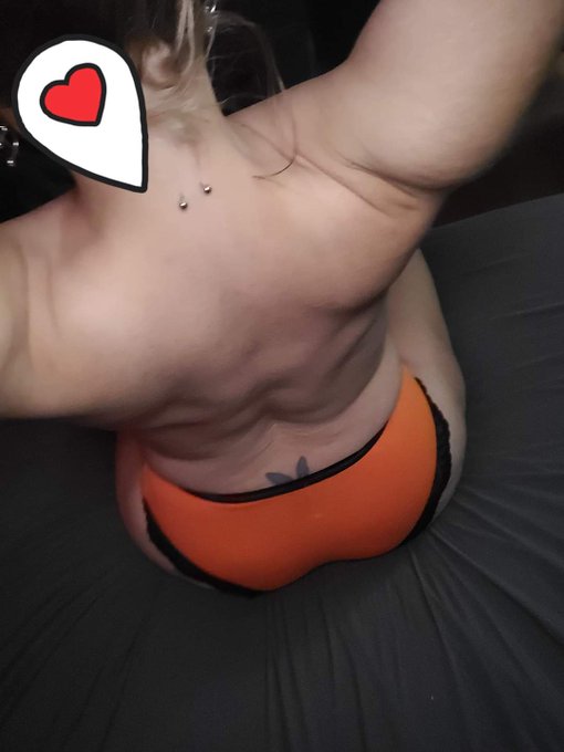 It's giving #musclemommy vibes  💪😁 https://t.co/s9bW3FYo5v https://t.co/O0YU2TTtym<a href="/tag/musclemommy"class="tags">#musclemommy</a>