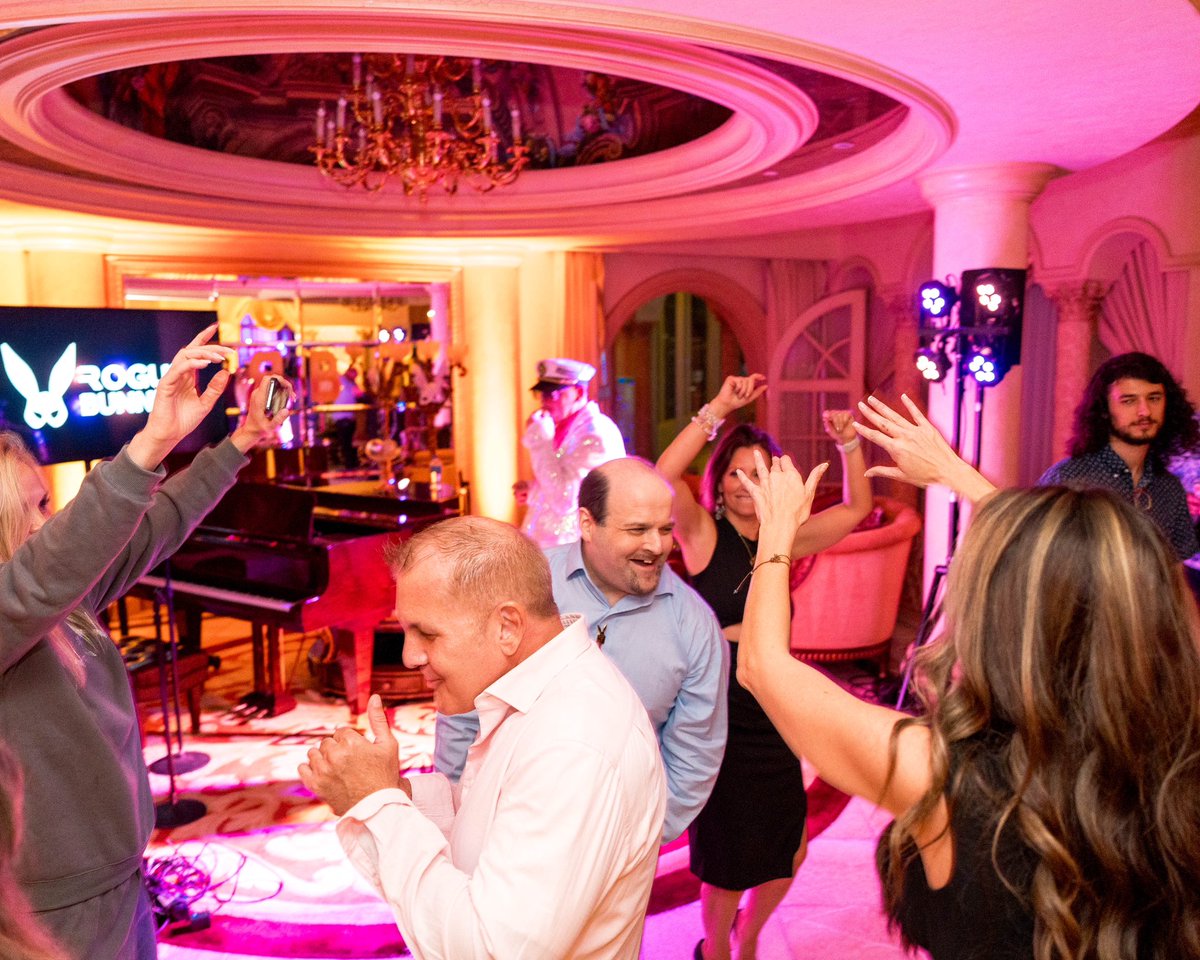 RogueBunnies.bunni tweet media