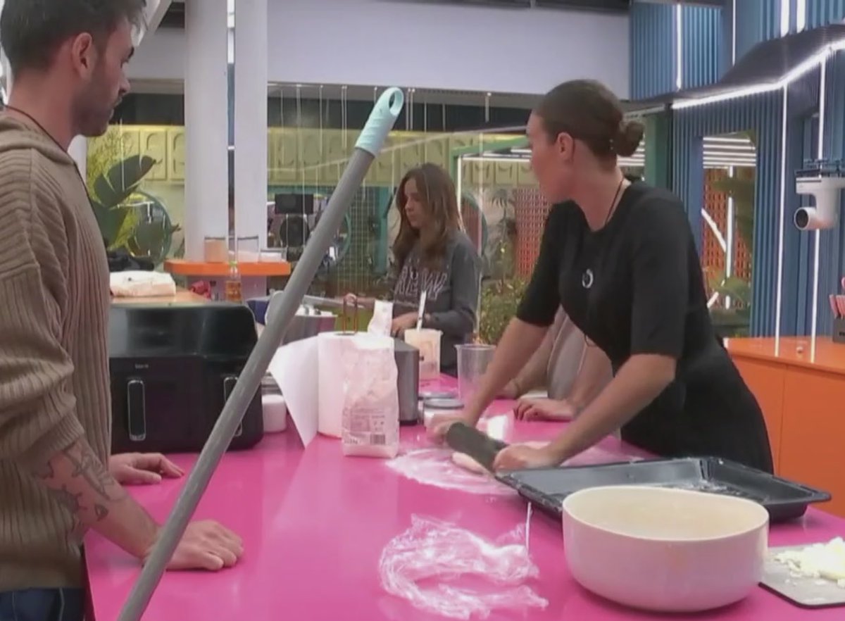 soniab106's tweet image. …….
Jessica preparando pizza 
Javi siempre con ella 
🥰🥰🥰   LOS ADORO   🥰🥰🥰

#GHVIP20 #GHVIPUH1