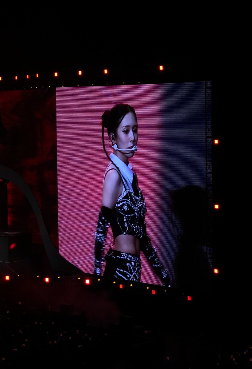 minari’s physique is no joke 🔥

#TWICE 
#TWICE_5TH_WORLD_TOUR_BULACAN #TWICE_5TH_WORLD_TOUR #TWICEinPH