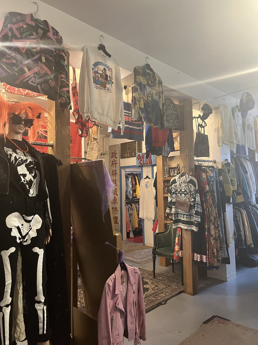 Kfa85J's tweet photo. まぁそんなracistどうでもよくて
激しぶvintage clothes shop 行ってきた❤️ https://t.co/qX26CHopi5