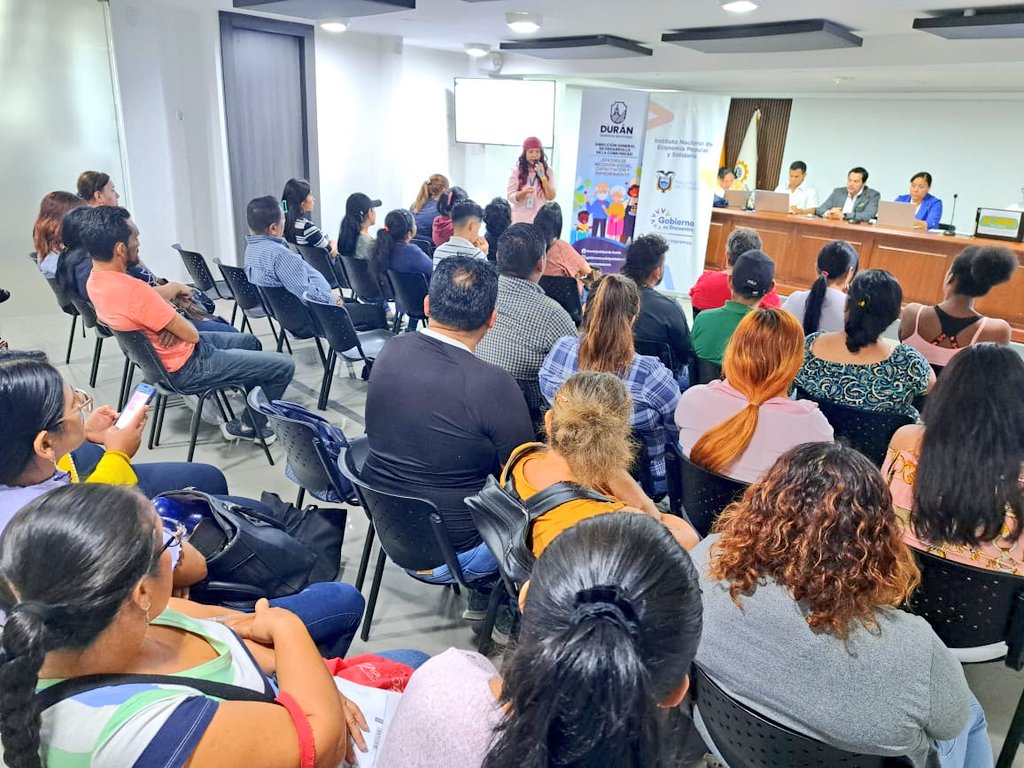 IEPS_Ec's tweet photo. ¡Estamos comprometidos con el fortalecimiento de las #UEPS!

Más de 50 tenderos de las parroquias Eloy Alfaro, Divino Niño y el Recreo, cantón #Durán fueron parte de la socialización del proyecto #MiTiendaDelBarrio, iniciativa de nuestro equipo técnico zonal 8 y @GobiernodeDuran https://t.co/9hOqvHn2id