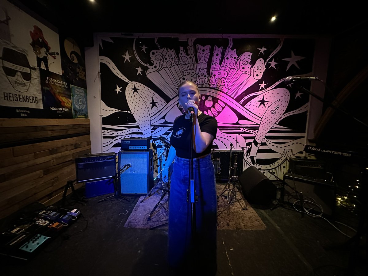 clionagh_'s tweet photo. LEEDS YOU WERE SO MUCH FUN! Massive night for the @theglassskies tour with @BigCondoRecords in @santiagobarleeds Thanks for having me on as support!✨ https://t.co/jh5FQzWanZ