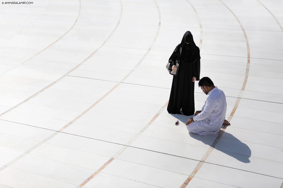 ربنا هب لنا من أزواجنا وذرياتنا قرة أعين واجعلنا للمتقين إماما 

Rabbanā hab lanā min azwājinā waḏurriyyātinā qurrata aʿyunin wa-jaʿalnā lilmuttaqīna imāmā

Our Lord, give us joy in our spouses and offspring. Make us good examples to those who are aware of You