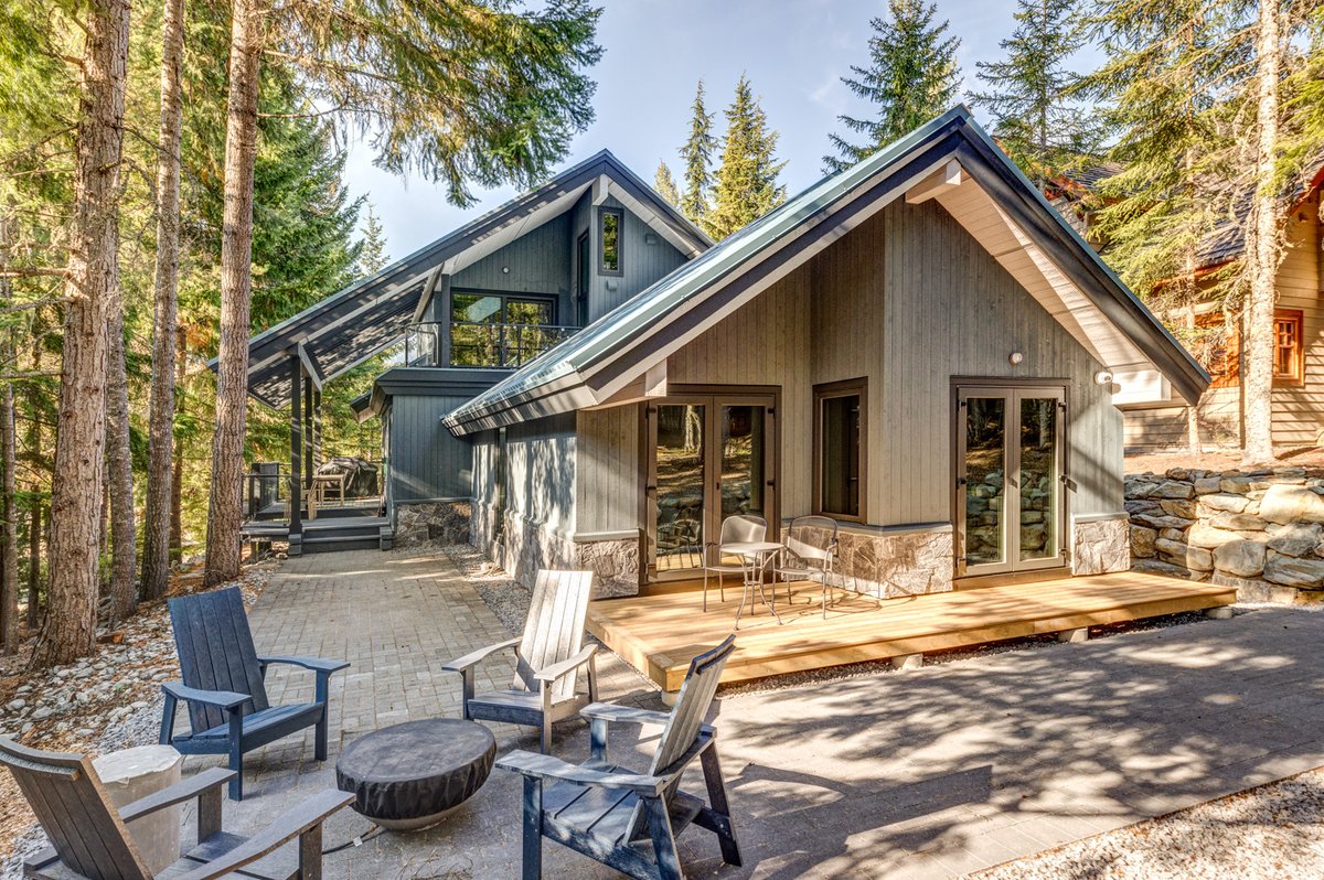 🏡 Behind-the-scenes magic happening on Eagle Drive! 🛠️  Here's an exclusive sneak peek of another one of our projects! 🙌

Stay tuned for the grand reveal! 🏠🌿✨

#WhistlerBC #CustomHomebuilder  #RDCFineHomes#CustomRenovations #Whistler #HealthyHomes #SustainableHousing