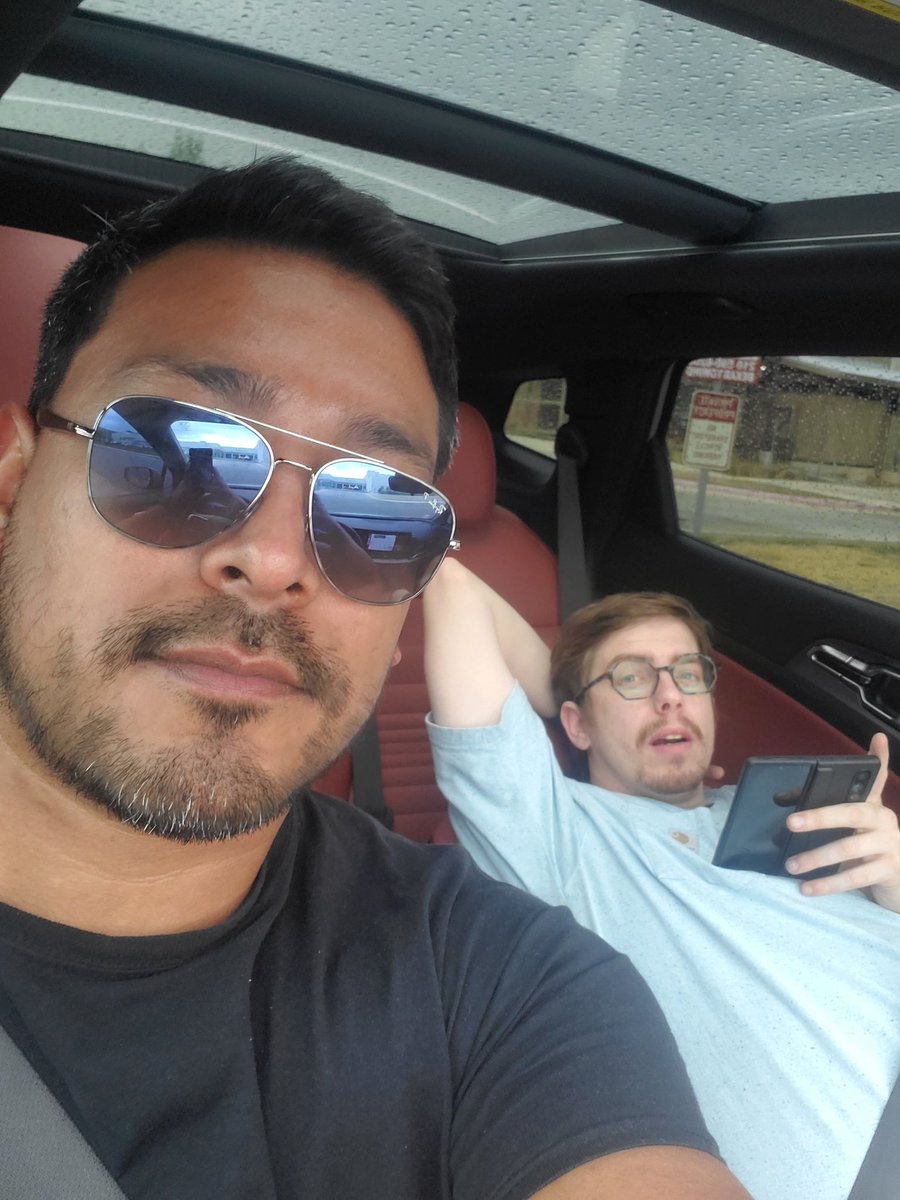 _racky_'s tweet photo. This guy always vibin 🤙🏽 @StimpsonSamuel https://t.co/3pPLFMs1Jk