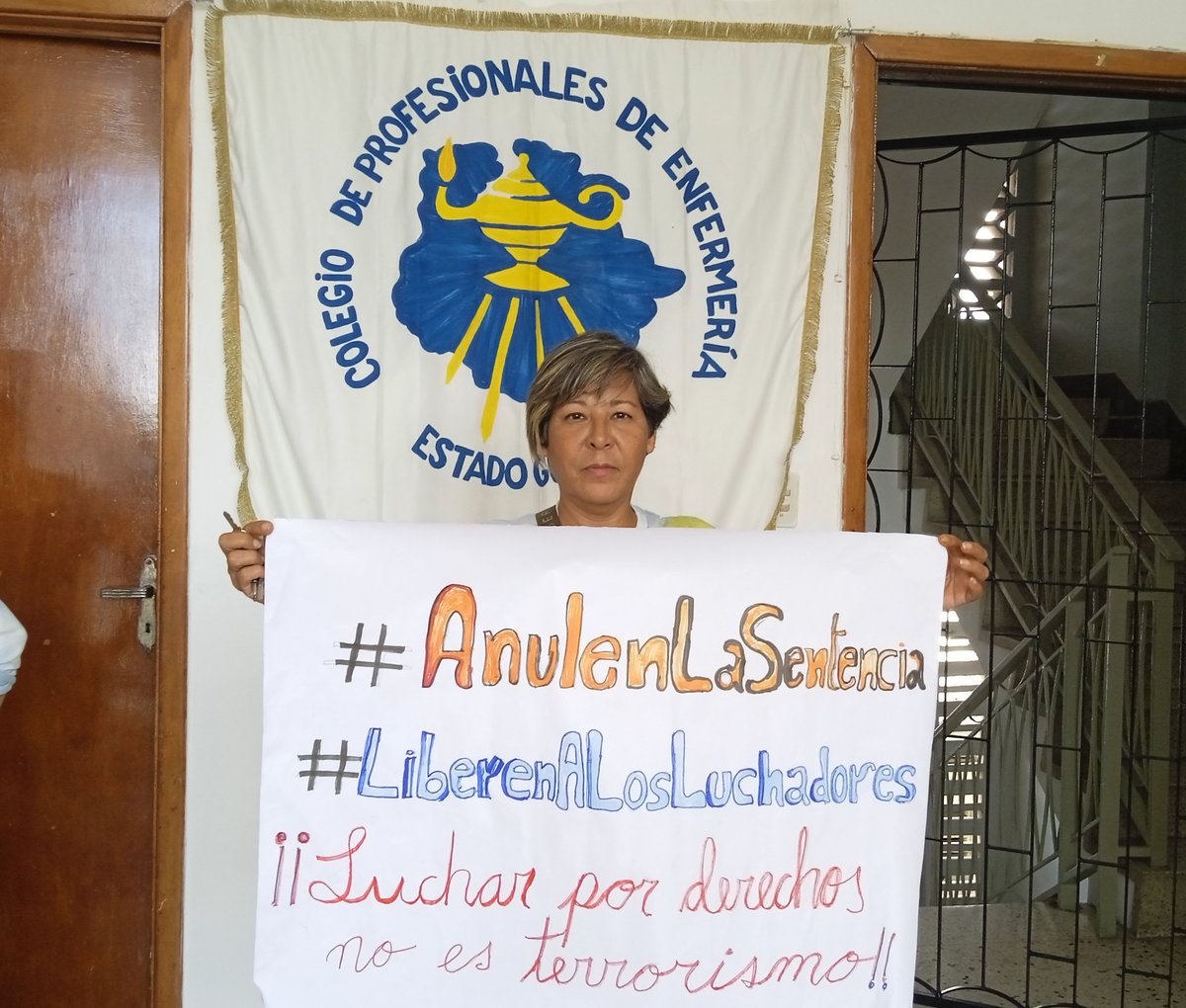 comiteporlalib1's tweet photo. #2deOct. El gremio de enfermería venezolano apoya al #PancartazoPorLaLibertad. Pidiendo a la @Sala de apelación de justicia. #AnulenLaSentencia. #LucharPorDerechosNoEsTerrorismo
#LiberenALosLuchadores https://t.co/bDV7DMjbWc