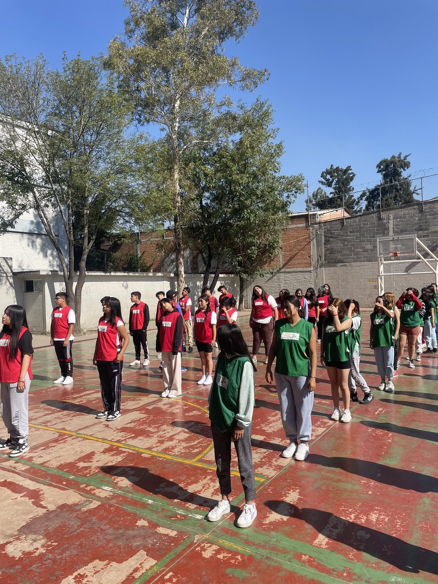 Cb9Aragon's tweet photo. Se activó #SemáforoDeportivo en las canchas del Colegio de bachilleres Plantel 09 Aragón.

Con una activación deportiva y pre deportes. 

@FAHHdeporte https://t.co/5EGdPz2BBL
