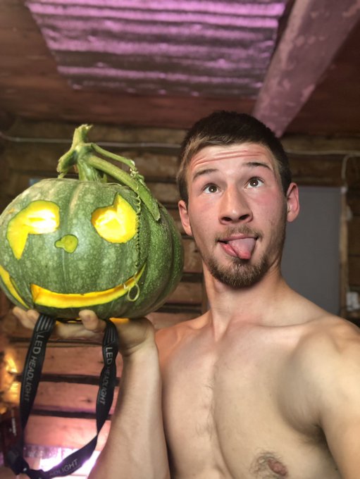 First pumpkin head!🎃   #Halloween #ahegao https://t.co/UjMYOU7IZP<a href="/tag/halloween"class="tags">#Halloween</a><a href="/tag/ahegao"class="tags">#ahegao</a>