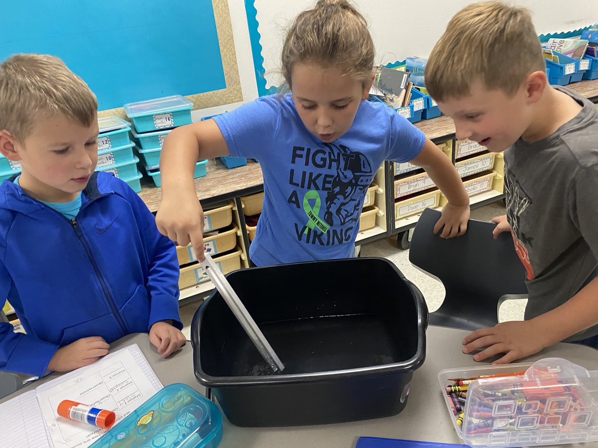 manshackscience's tweet image. @HV_Vikings 2nd graders- What are y’all trying to figure out today? How vibrations and sound are related 🫨🔊 I love the wow moment when they use the tuning forks for the first time! 🤩 #lisdscience