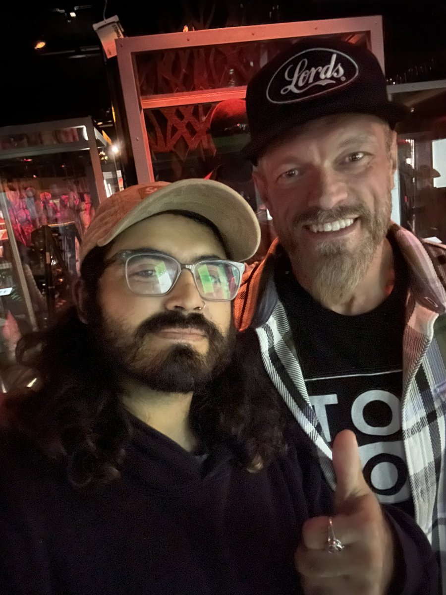coldskulll's tweet photo. Holy shit!! I just met @EdgeRatedR 😭 https://t.co/u7I27yE5nh