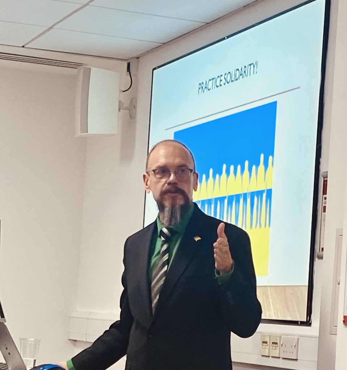 ‘For too long, the Russian imperial gaze was internalised by Western academia’. Vitaly Chernetsky’s powerful lecture at <a href="/UCLSSEES/">UCL School of Slavonic & East European Studies</a>. Key messages: leave comfort zone, be proactive in efforts to unlearn, and then relearn. And, most importantly, practice solidarity. <a href="/globalrhizome/">Vitaly Chernetsky</a>