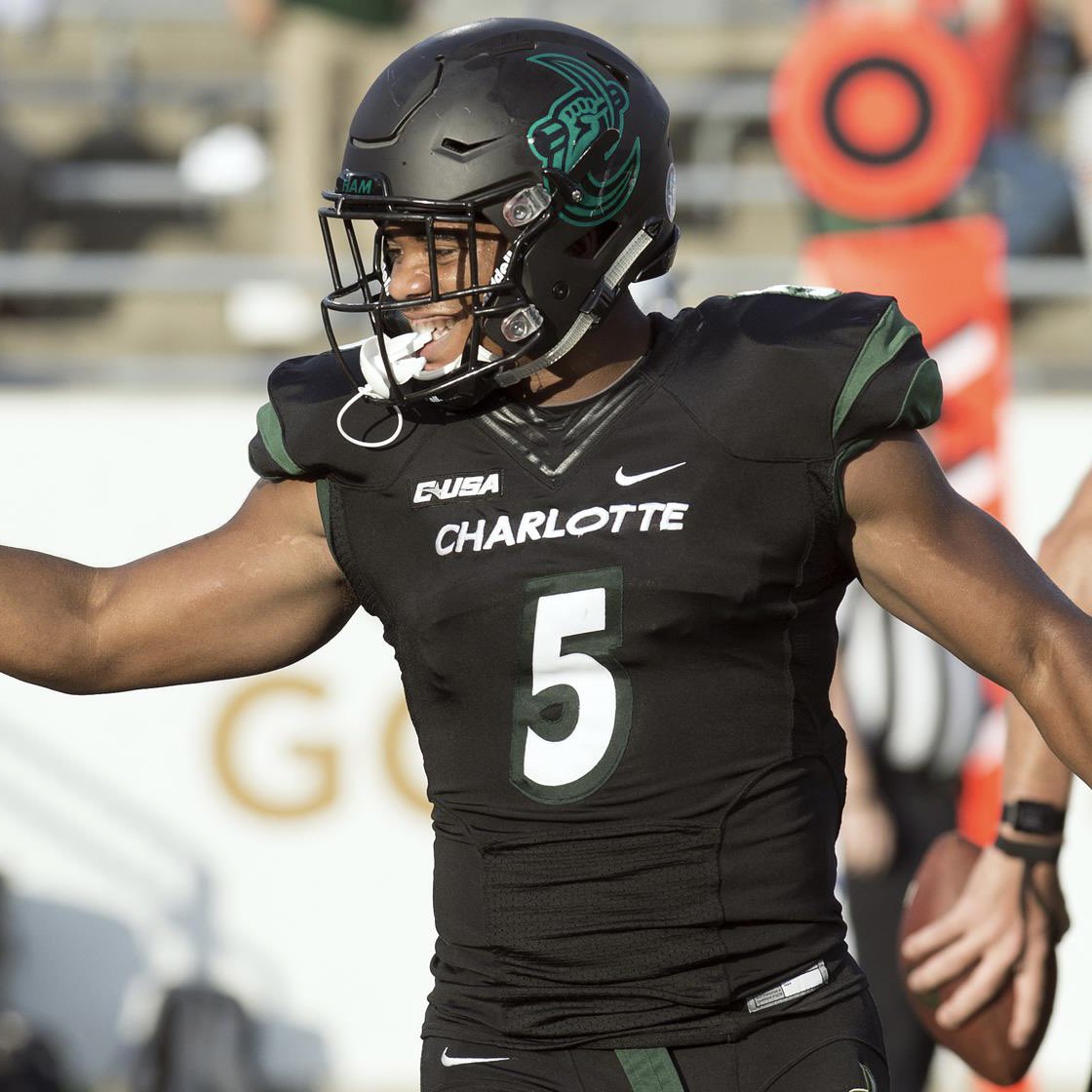 FCD HELMET OF THE DAY 🏈: 
Charlotte ⚫️

The 49ers have one of the more underrated helmets in all of FBS. 

These blackout lids from the 2018/2019 seasons are my favorite alternate of theirs! 

#BadCompany⛏ | #AmericanPower