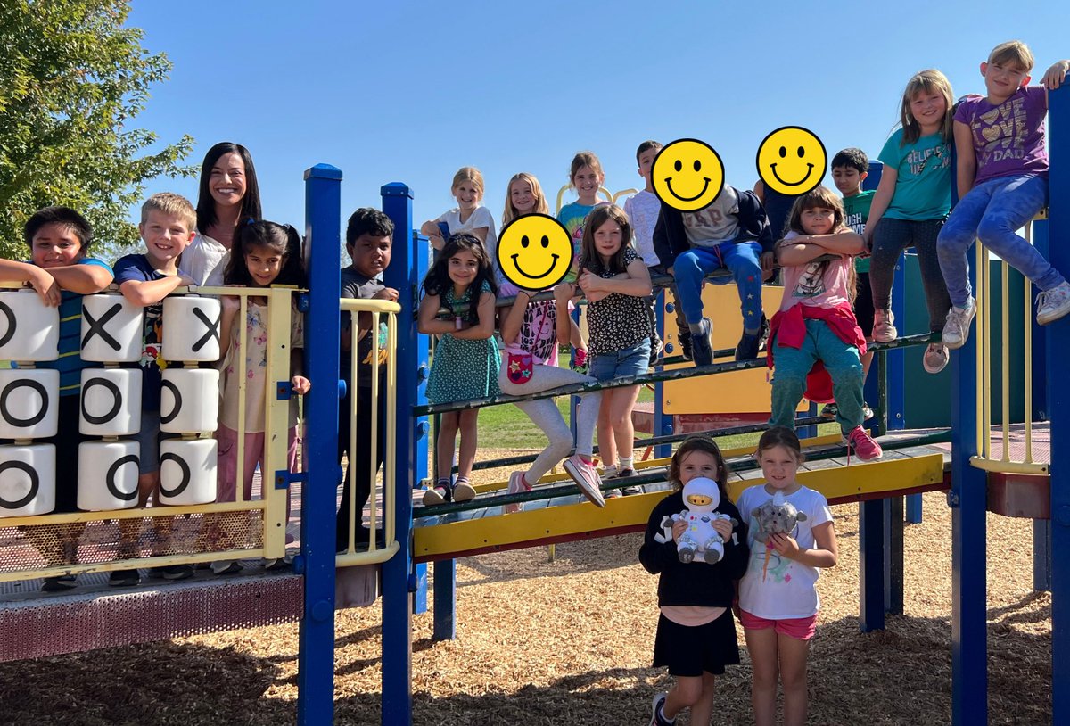 RoadQuaker's tweet photo. Congratulations on being Class of the Week! They have been working extra hard at meeting the expectations both in the classroom and on the playground. Well done grade 3! 
#classoftheweek #celebratesuccess https://t.co/tapj4HXhmY