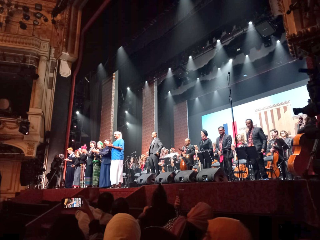 HClec's tweet image. Salle comble pour la soirée #mélodiesyéménitesàparis au @MogadorTheatre. Un superbe voyage musical et surtout une belle occasion de retrouver les amis yéménites ainsi que les nombreux amis du #Yémen.