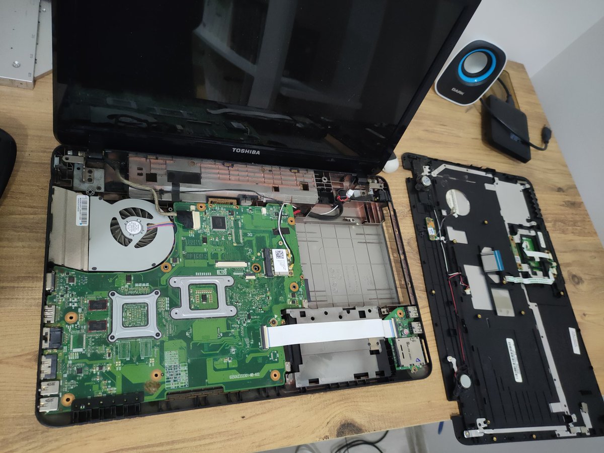 mesutsteel's tweet photo. 12 sene boyunca kullandım. Ama artık R.I.P.  Thank you. @ToshibaUSA @ToshibaTurkiye https://t.co/9k6nakppDw
