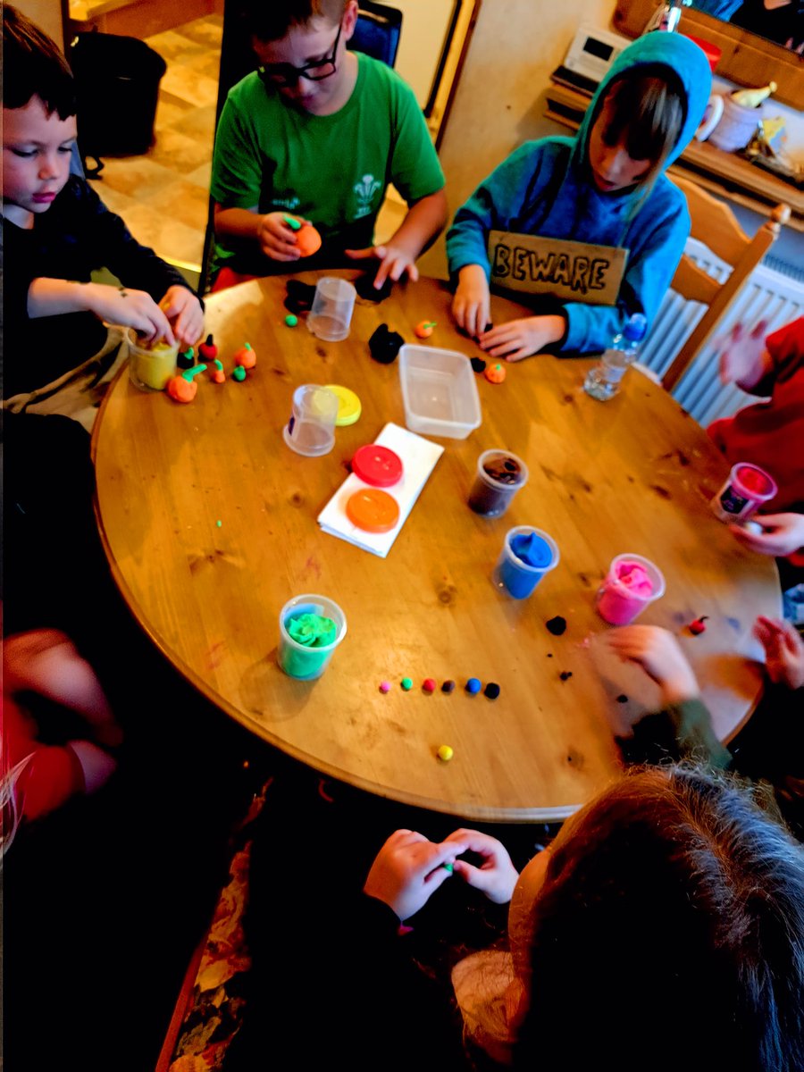 GarddEnfys's tweet photo. Great session Gardd Enfys with Fun At The Flair this afternoon, making our microgreens spooky graves, Halloween pictures and playdough pumpkins, spiders @RHSSchools @RHSbloom @TechTyfu #Halloween #microgreens #MicroGreensMagic #autumnvibes @SowSeedsLtd https://t.co/NKBRYZraMS
