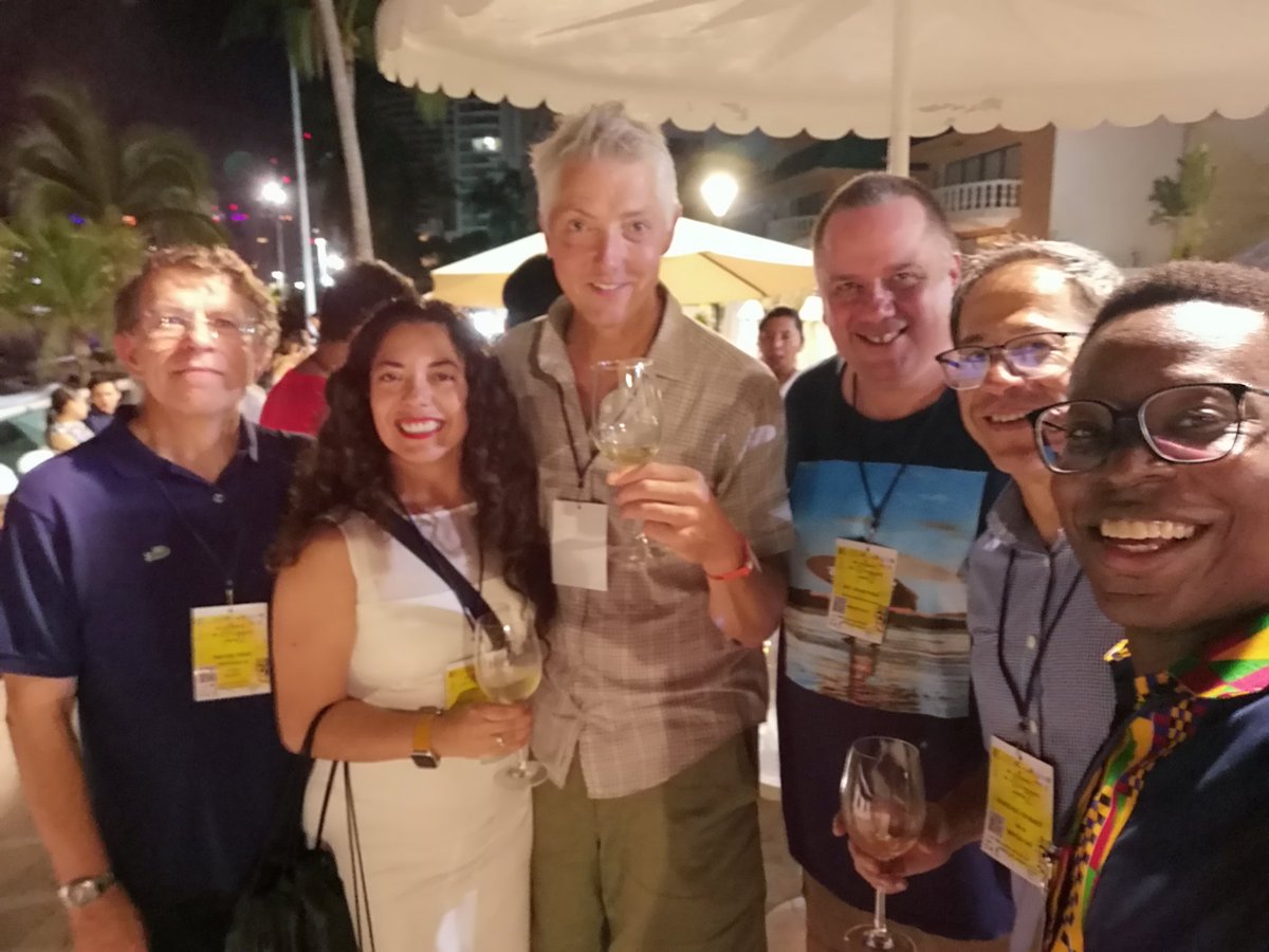 The 9th Congreso de Transducción de Señales held every 2 years by the Sociedad Mexicana de Bioquímica is now at full throttle. Great to mingle with these talented scientists and ECIs in Acapulco, Mexico! <a href="/SmbMex/">S.M.B.</a>