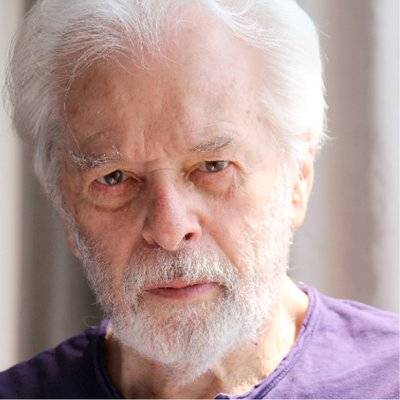 fuedicho's tweet photo. "La espada del guerrero sabio no corta ni atraviesa, refleja la luz".
Alejandro Jodorowsky
#Fuedicho https://t.co/tG2wAD2NFy