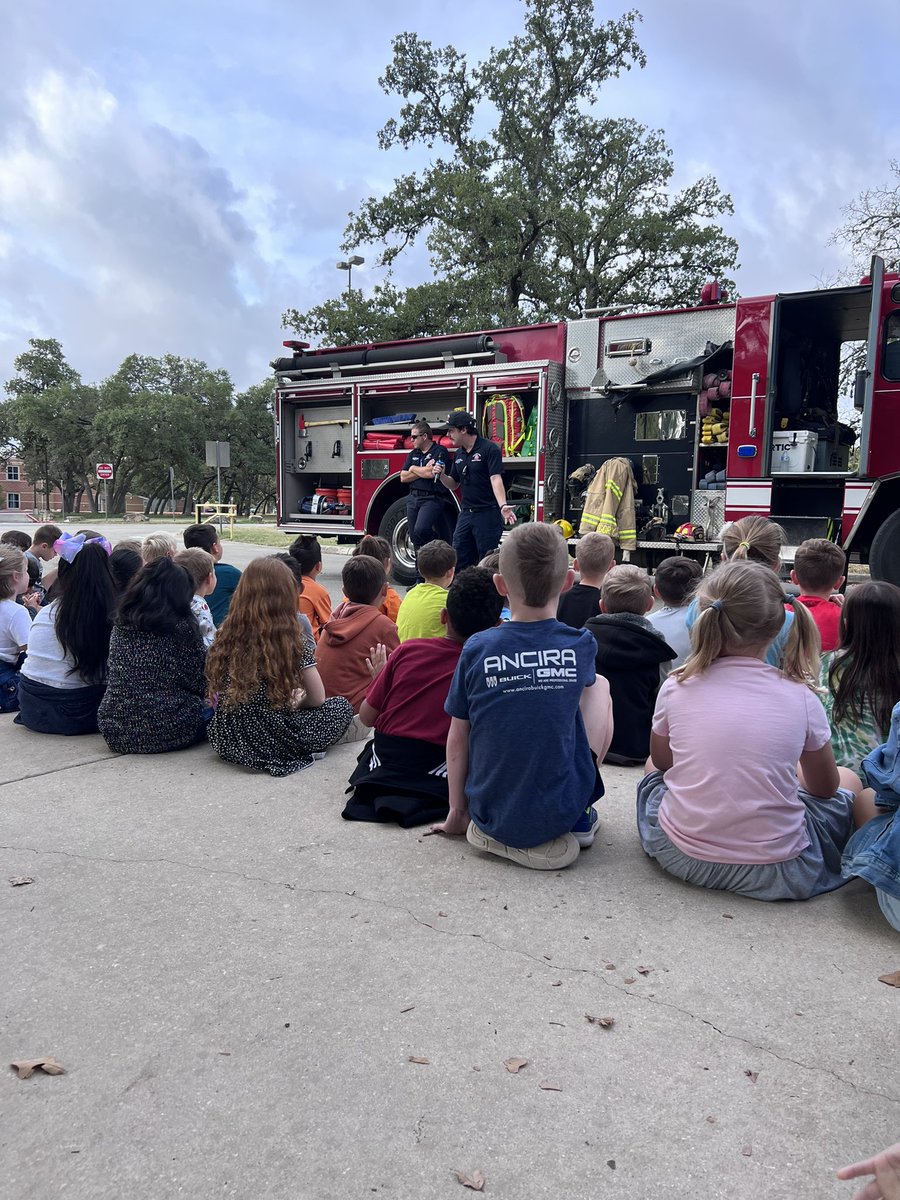 We had a blast with Boerne Fire kicking off fire safety week today!! We will learn more about fire safety and our amazing community helpers in the library! 
<a href="/BoerneISD/">Boerne ISD</a> <a href="/KendallElem/">Kendall Elementary School</a>