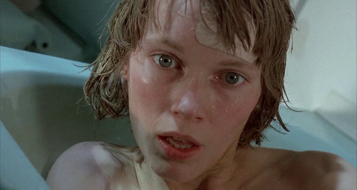 cinedelabestia's tweet photo. Para un programa doble de Mia Farrow y terror sin "Rosemary's Baby" o uno triple sumándola:

See No Evil (1971): terror rural en sintonía con "Straw Dogs" y deudora de "Wait Until Dark"

Full Circle (1979): terror gótico moderno con una puesta en escena finísima #OctubreDeTerror https://t.co/qjgP3ytx3o