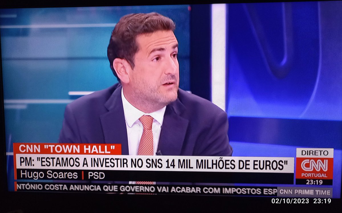 LinaValadares's tweet photo. Qual é mesmo a profissão deste homem, @ppdpsd?
Alguma vez na vida fez alguma coisa produtiva para o país e para os portugueses? https://t.co/hEDRgwGig0