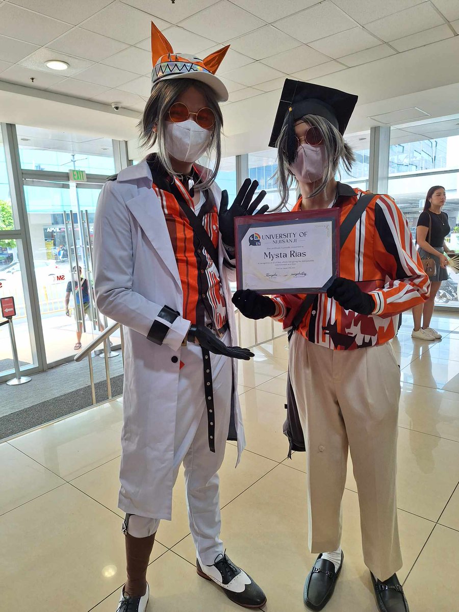 ZeeLiger's tweet photo. Graduation foxes 🦊 https://t.co/hB5ln1wPeu