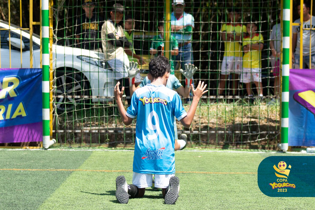 Freskaleche's tweet photo. EMOCIÓN 🤯, diversión y mucho TALENTO ⚽️ una jornada llena de momentos MEMORABLES en Bucaramanga nos deja el paso de octavos, cuartos y semifinal de la Copa Yogurcito 🏆. ¡Gracias! a estos deportistas que dejaron TODO en la cancha para conseguir el SABOR de la victoria. ✨ https://t.co/xi0Dkgmt3Q