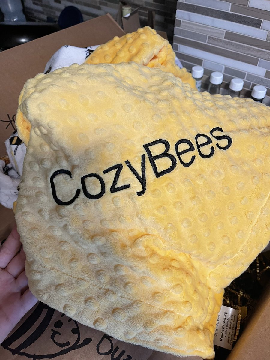 beeswiththeknees tweet media